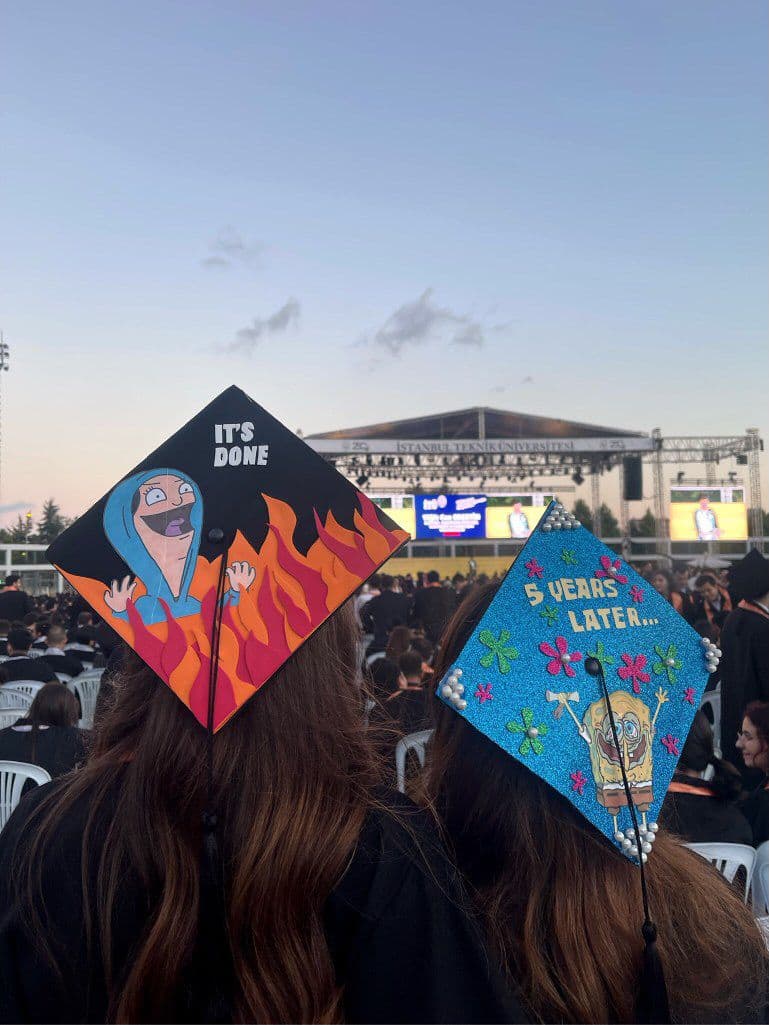 Bee' mezuniyetimiz var