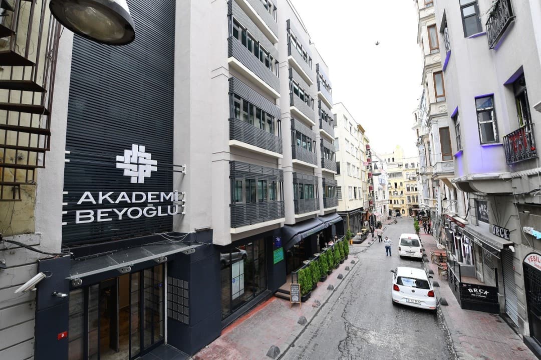 Öğrencilere sosyal ve kültürel etkinlikler için ücretsiz bir alternatif: Akademi Beyoğlu