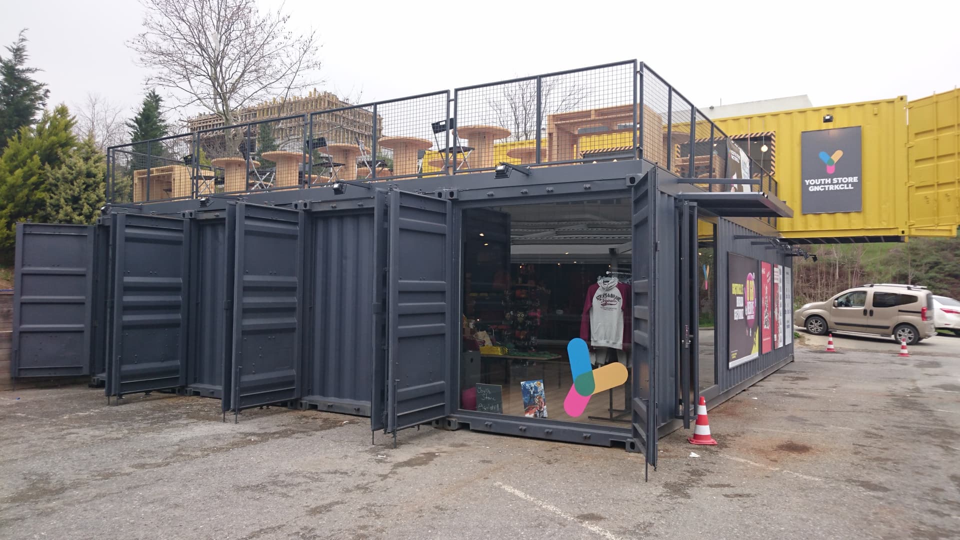 Youth Store açıldı: İTÜ'ye bir Starbucks daha geliyor