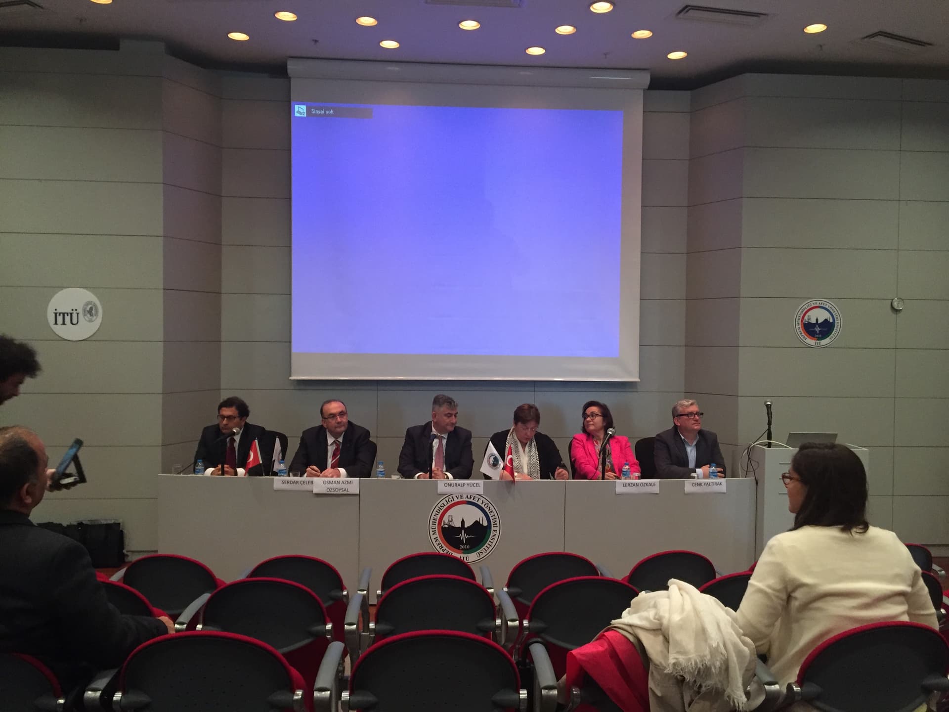 Rektör adayları panelde buluştu
