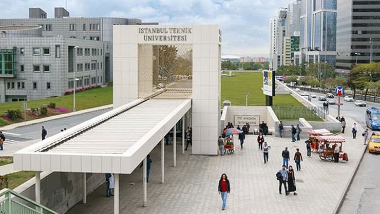 Kampüs girişleri yurtta kalmayan öğrencilere kapatıldı