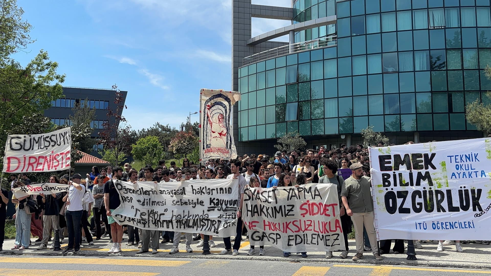 İTÜ’de ÖGB müdahalesine tepki:“ÖGB susacak, gençlik konuşacak!”