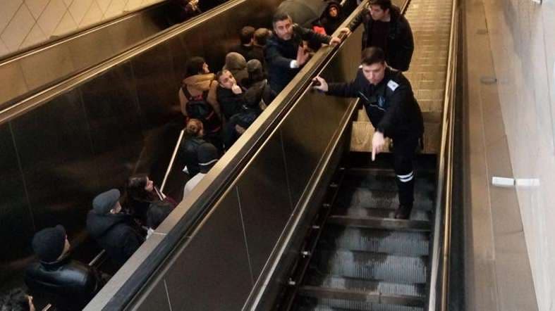 İTÜ Ayazağa metrosu yürüyen merdivenlerinde kaza
